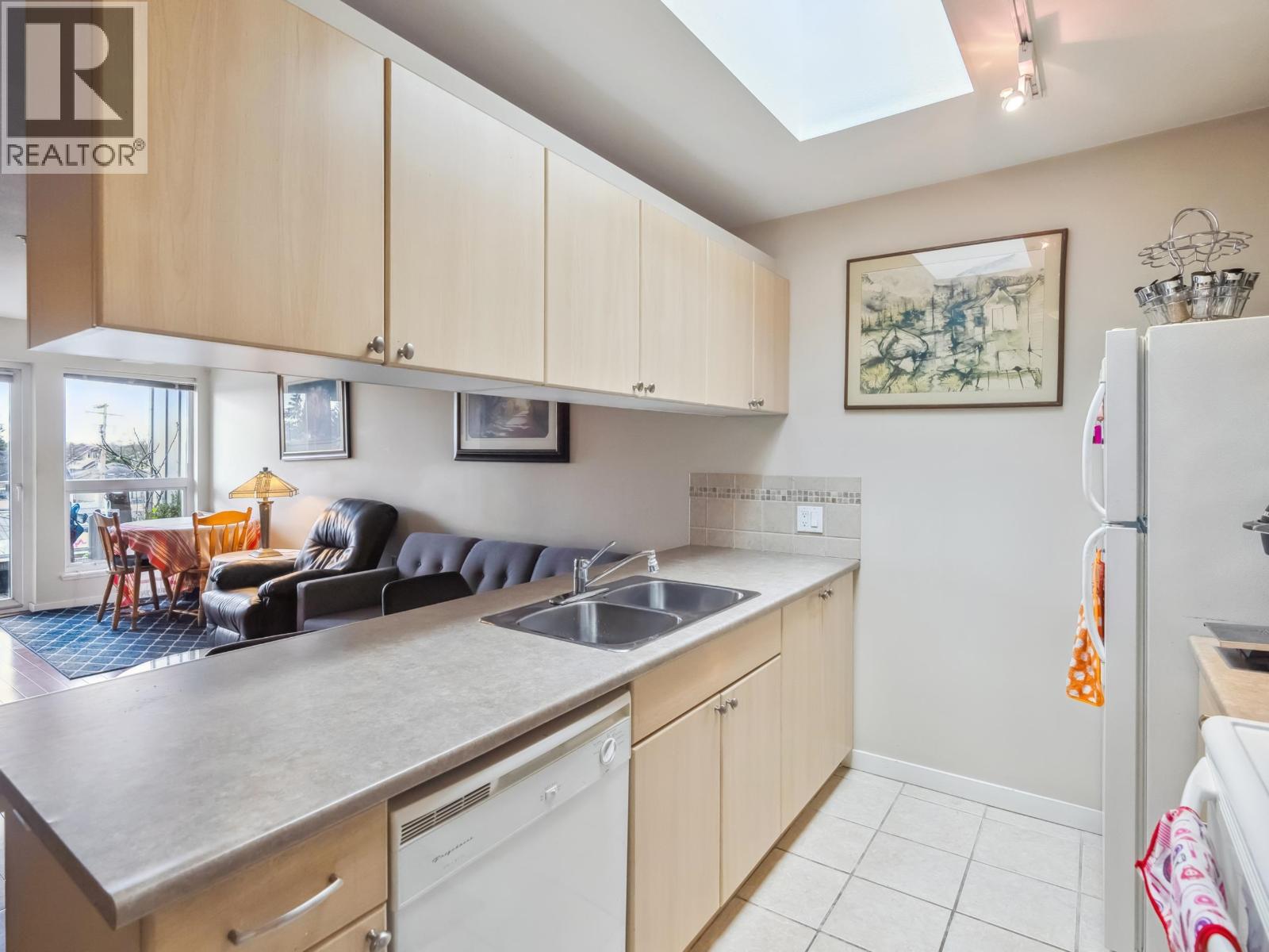 416 2891 E HASTINGS STREET