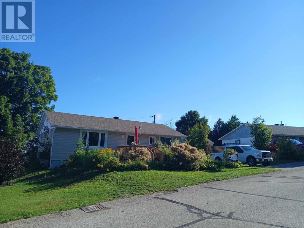 20 GILLANDERS RD, ELLIOT LAKE, ON P5A 1W3 - Image 1250795007.jpeg?d=l