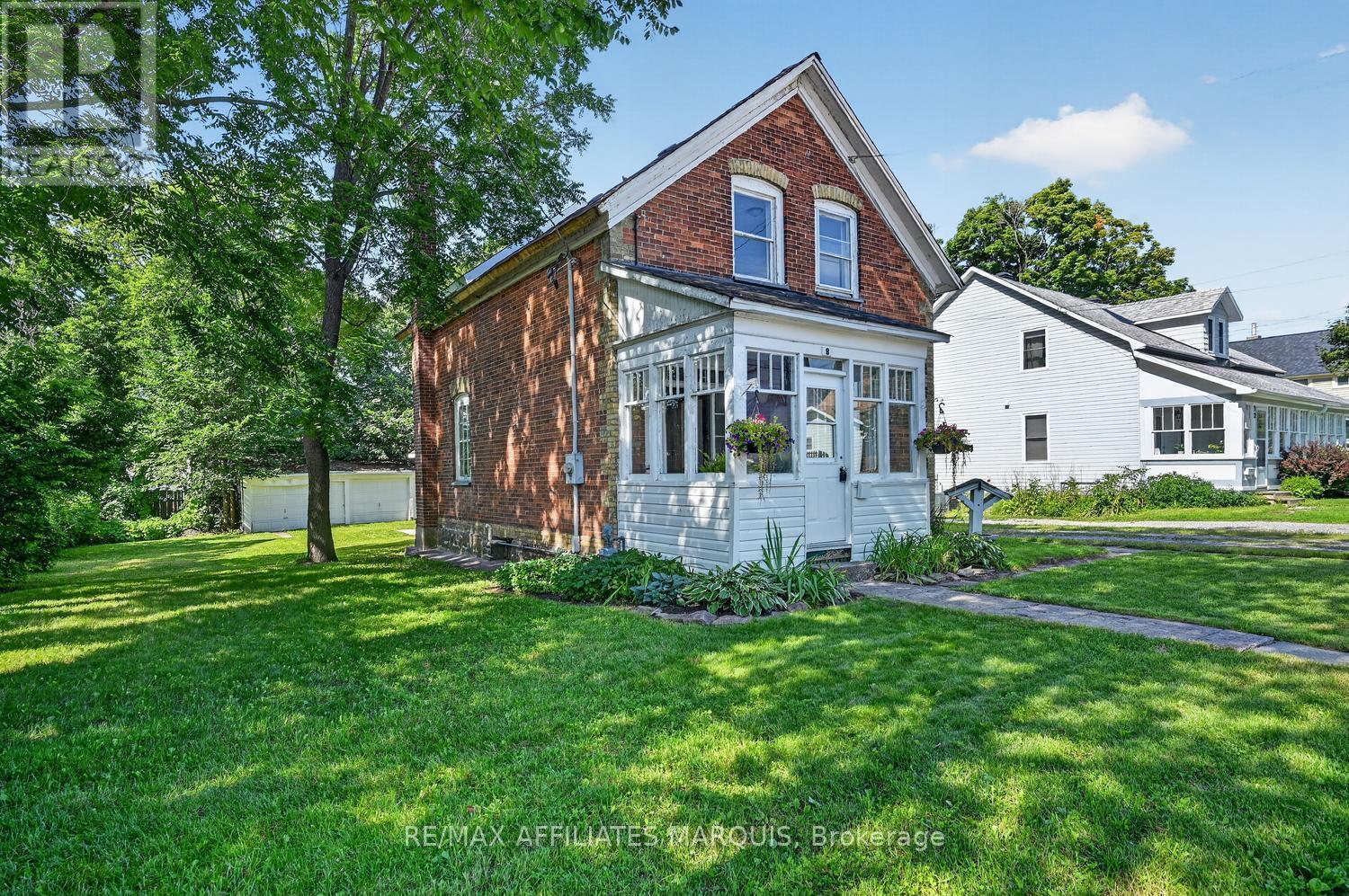 8 MCGILL STREET N