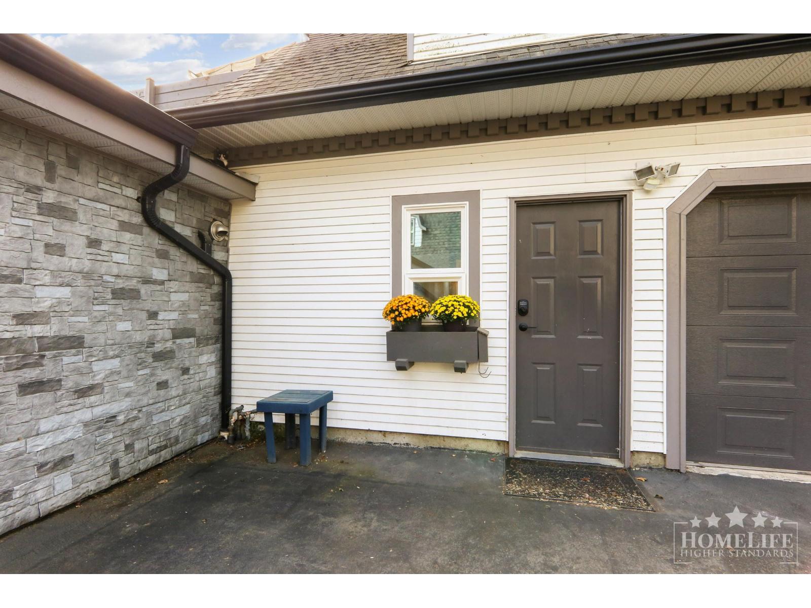 Coach House 11070 MCSWEEN ROAD, Fairfield Island