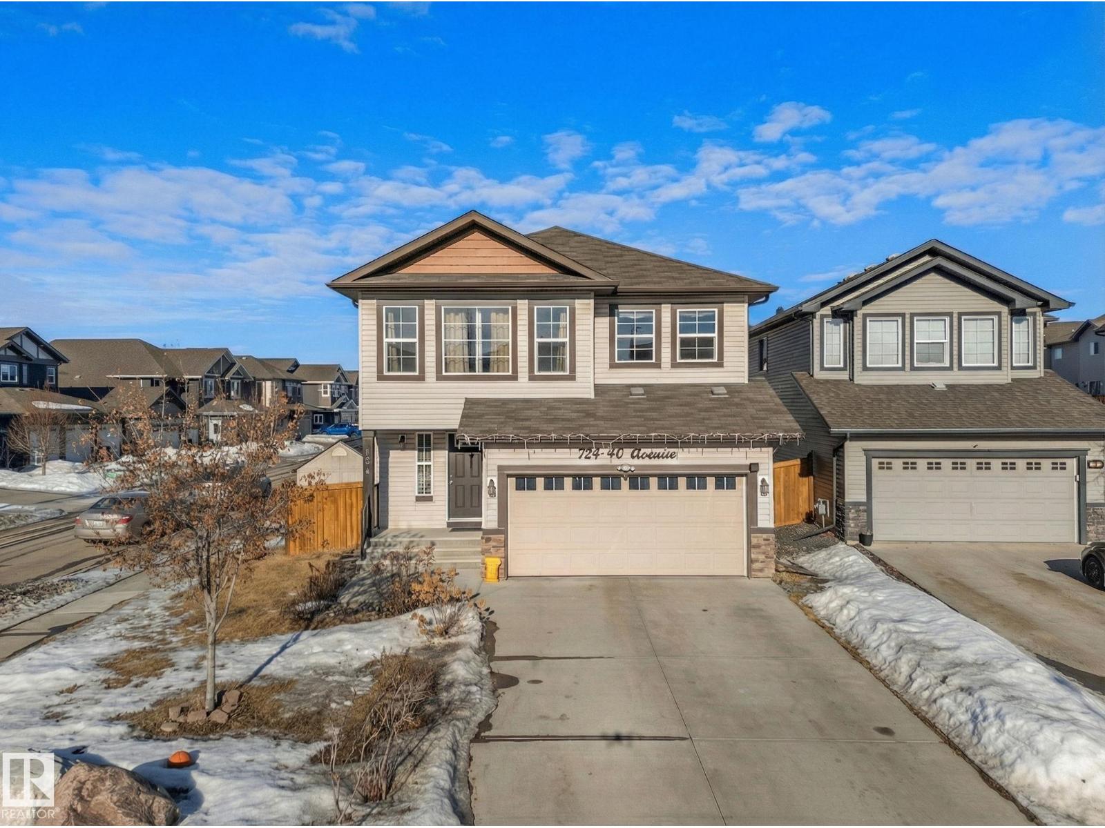 724 40 AV NW