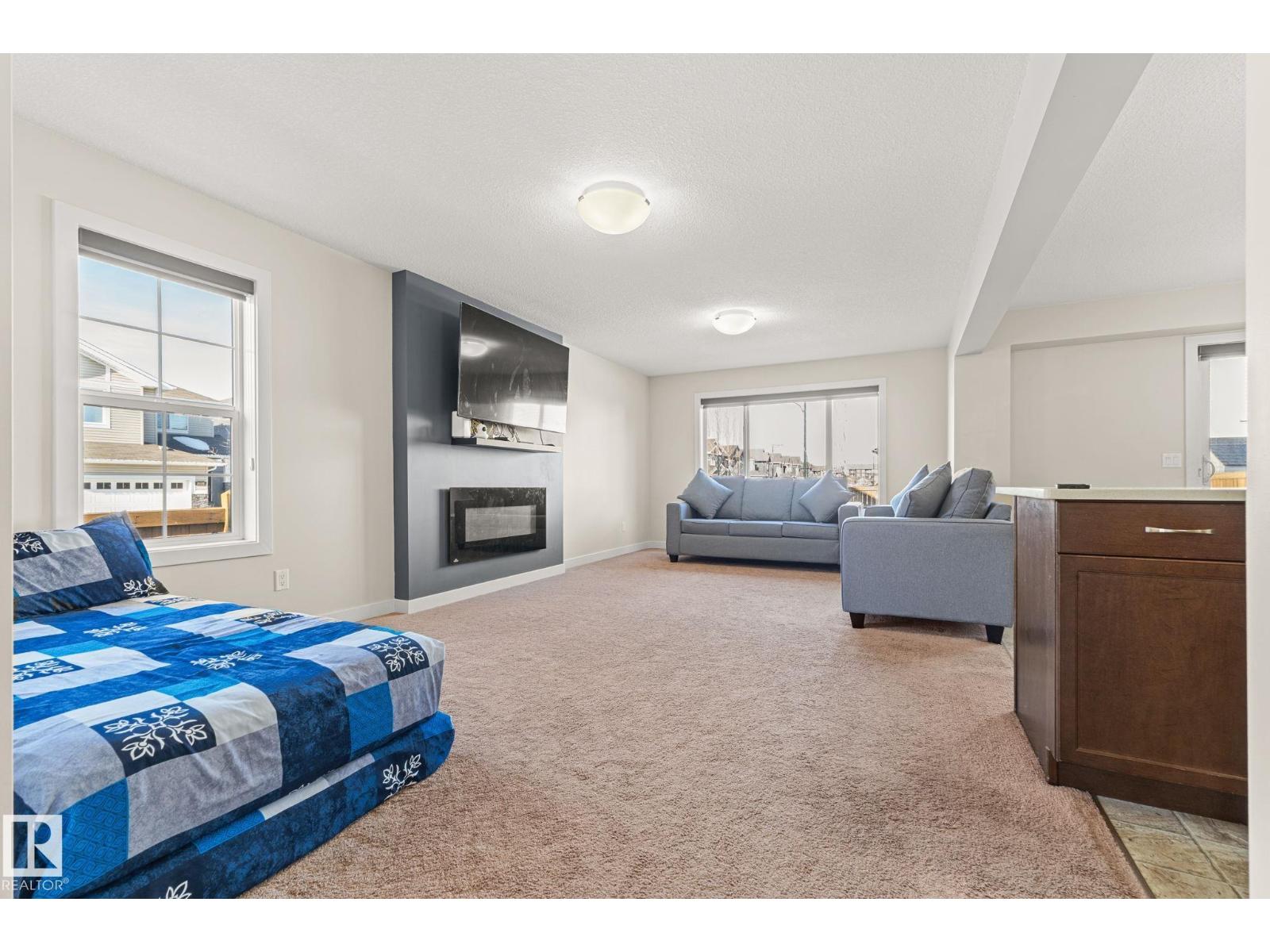 724 40 AV NW