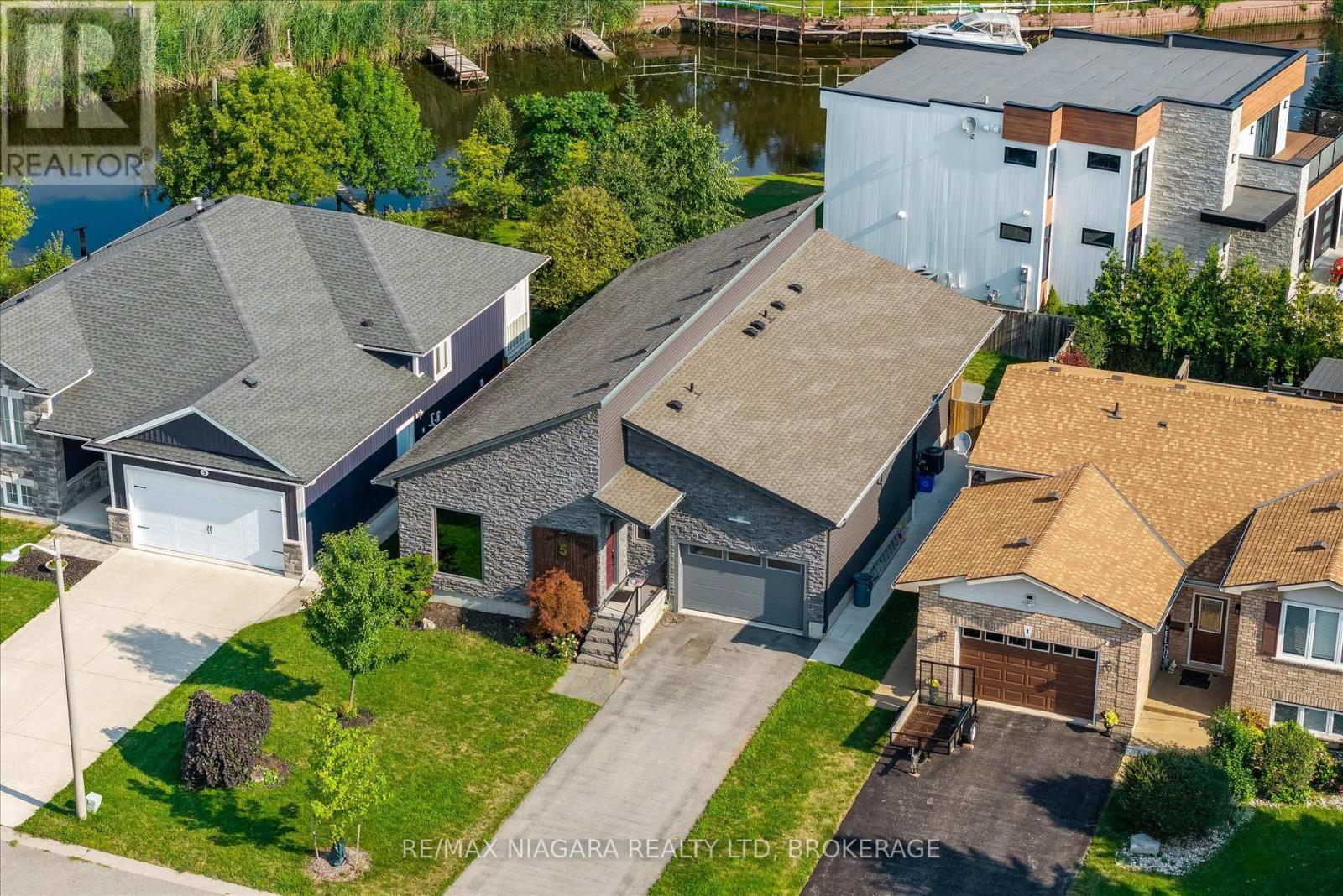 5 HERON POINTE ROAD