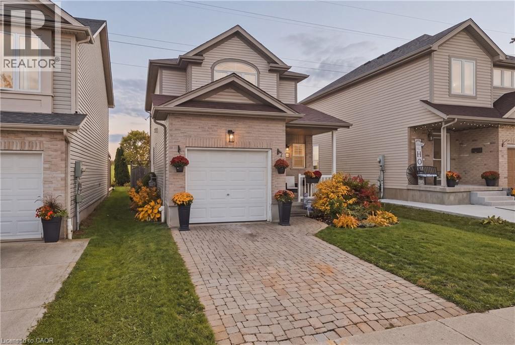 116 HENHOEFFER Crescent