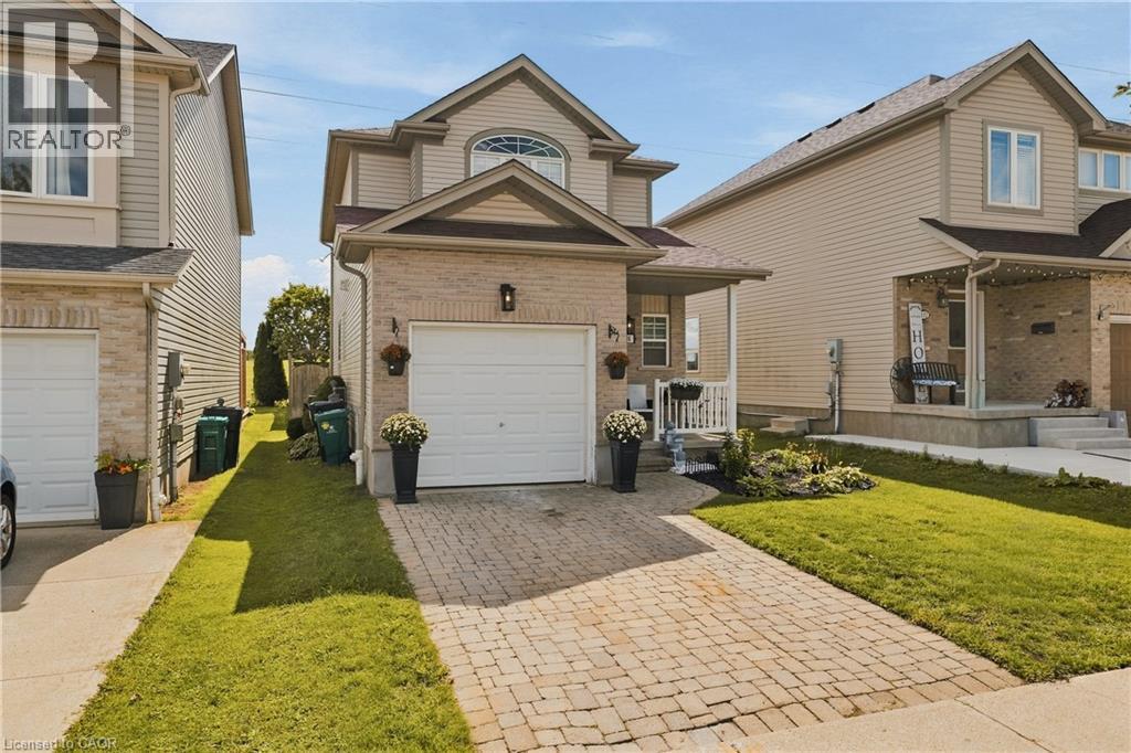 116 HENHOEFFER Crescent