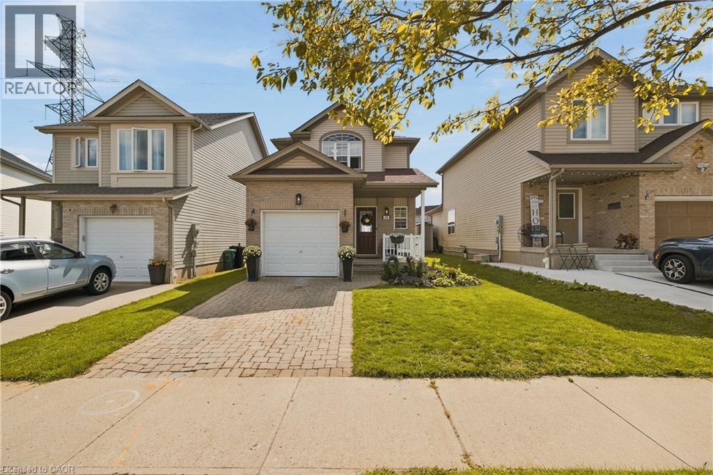 116 HENHOEFFER Crescent