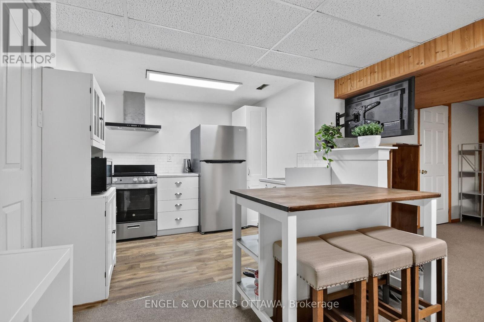 138 SHERWAY DRIVE