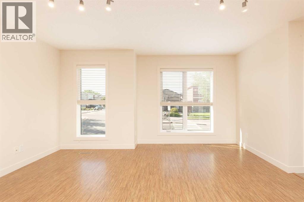 78 Sunridge Boulevard W