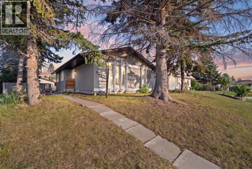 259 Manora Crescent NE