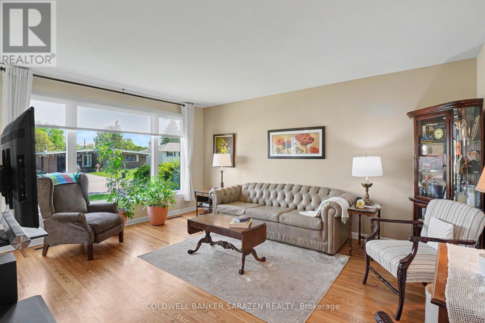 205 AIRTH BOULEVARD W