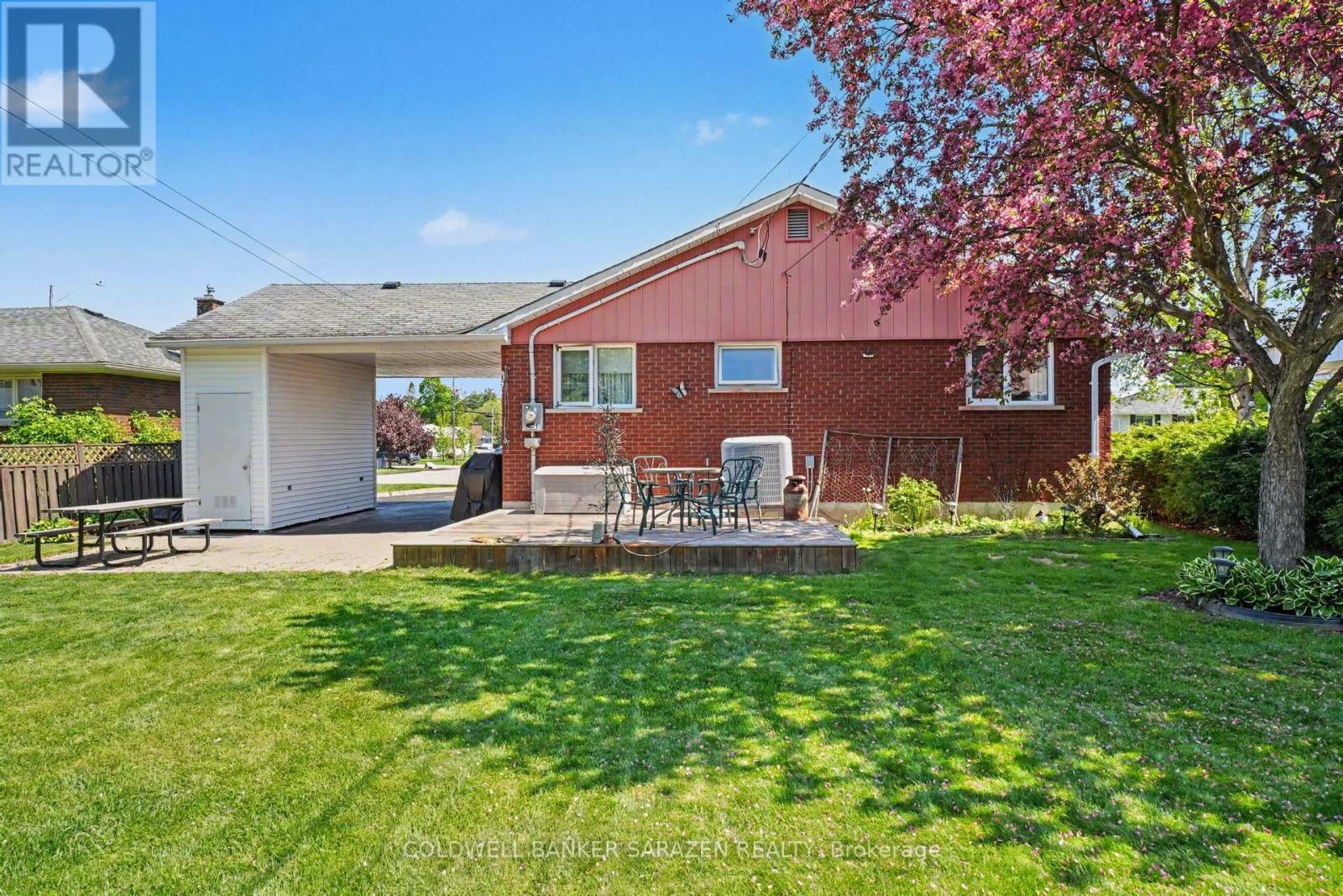 205 AIRTH BOULEVARD W