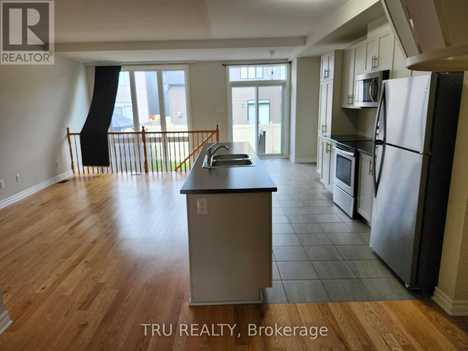 1146 BECKETT CRESCENT