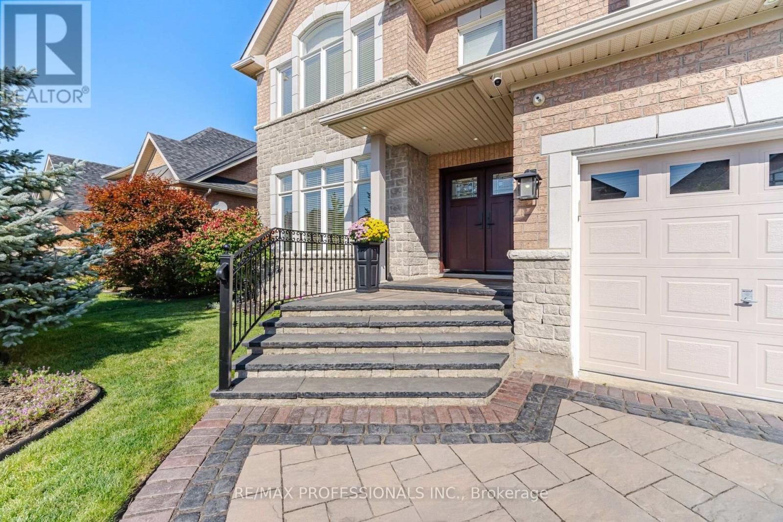 13 DOKKUM CRESCENT