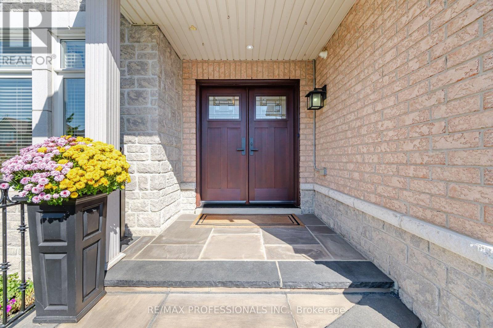 13 DOKKUM CRESCENT