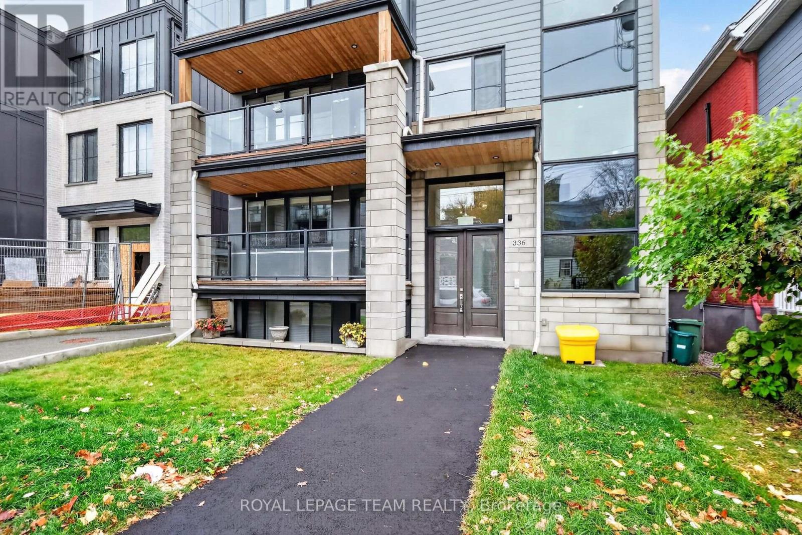 2 - 336 TWEEDSMUIR AVENUE