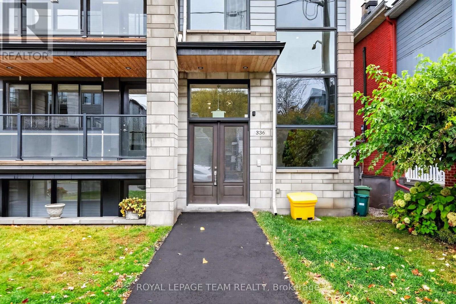 2 - 336 TWEEDSMUIR AVENUE