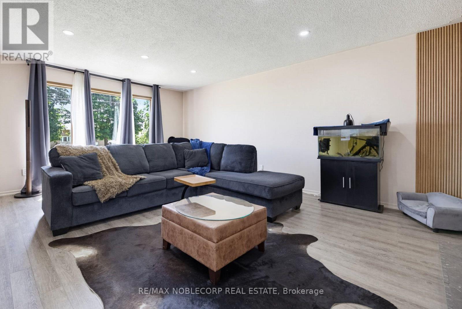 331 VICTORIA STREET W