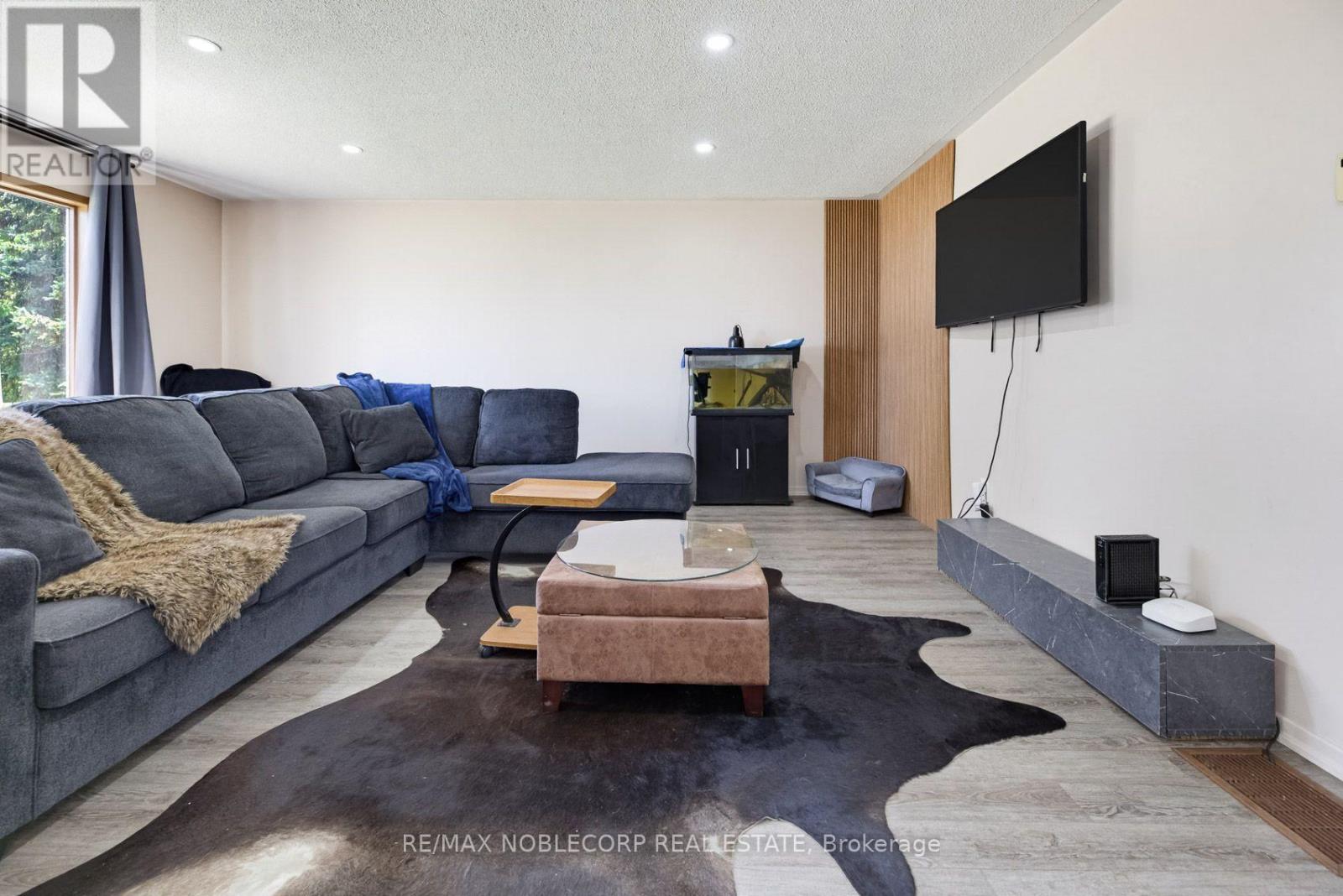 331 VICTORIA STREET W