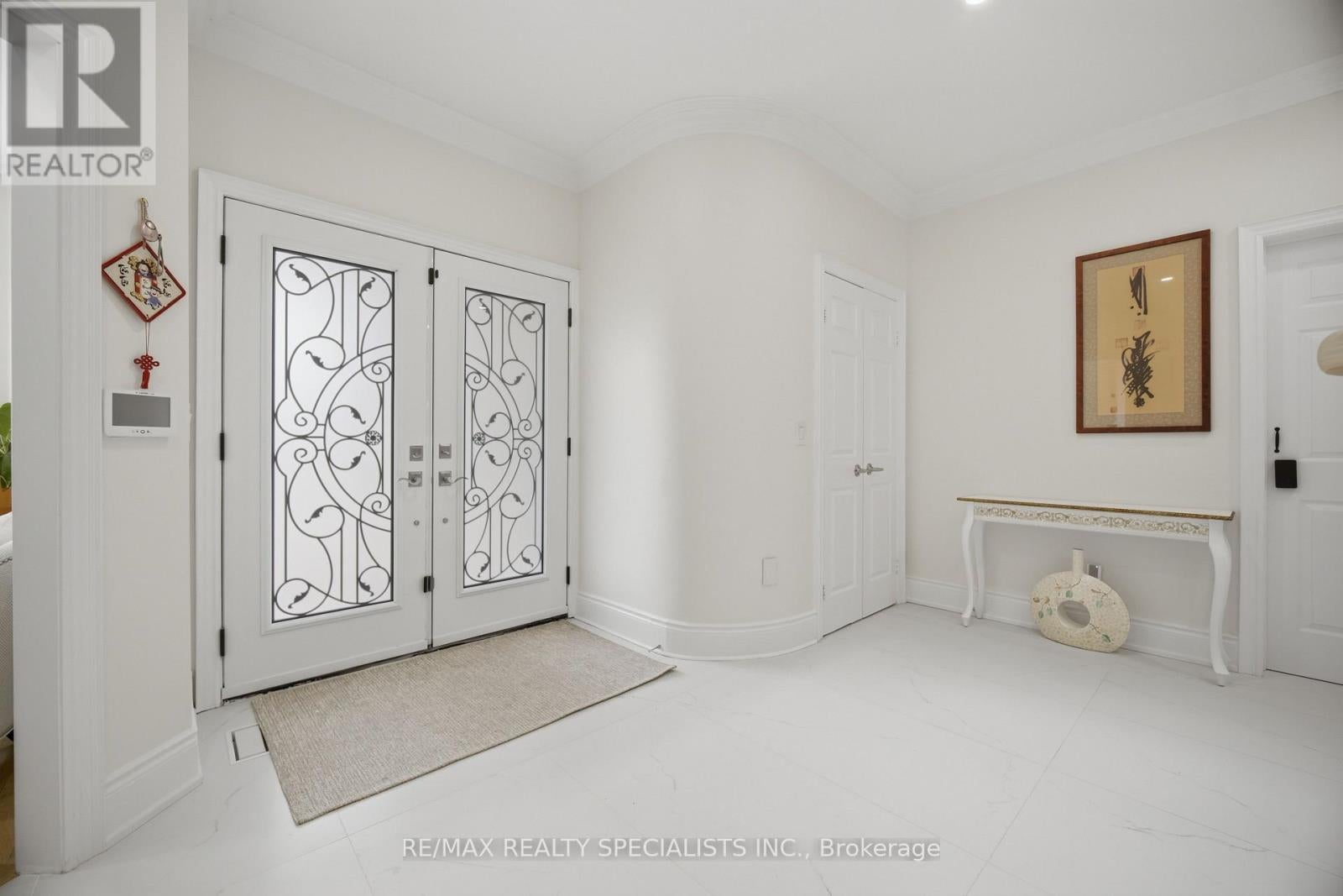 57 FAIRVIEW ROAD W