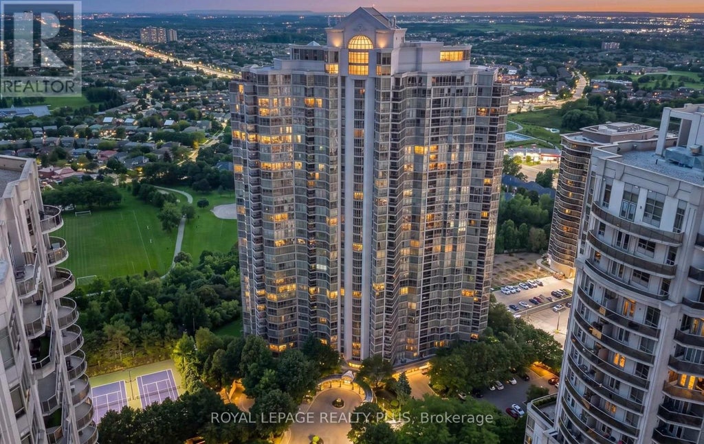 808 - 45 KINGSBRIDGE GARDEN CIRCLE