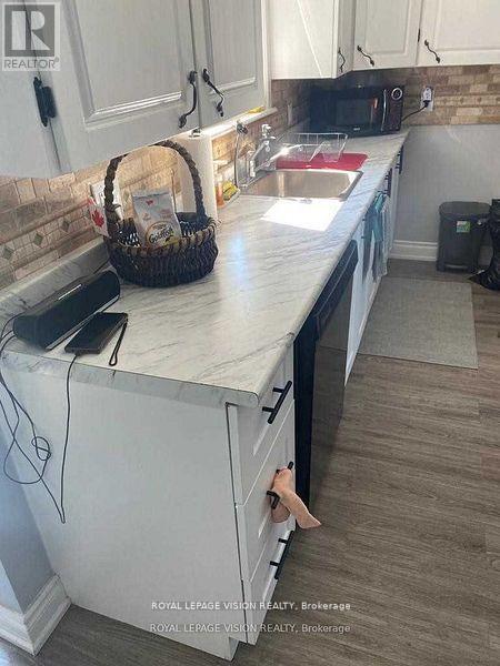 MAIN - 237 VICTORIA STREET S
