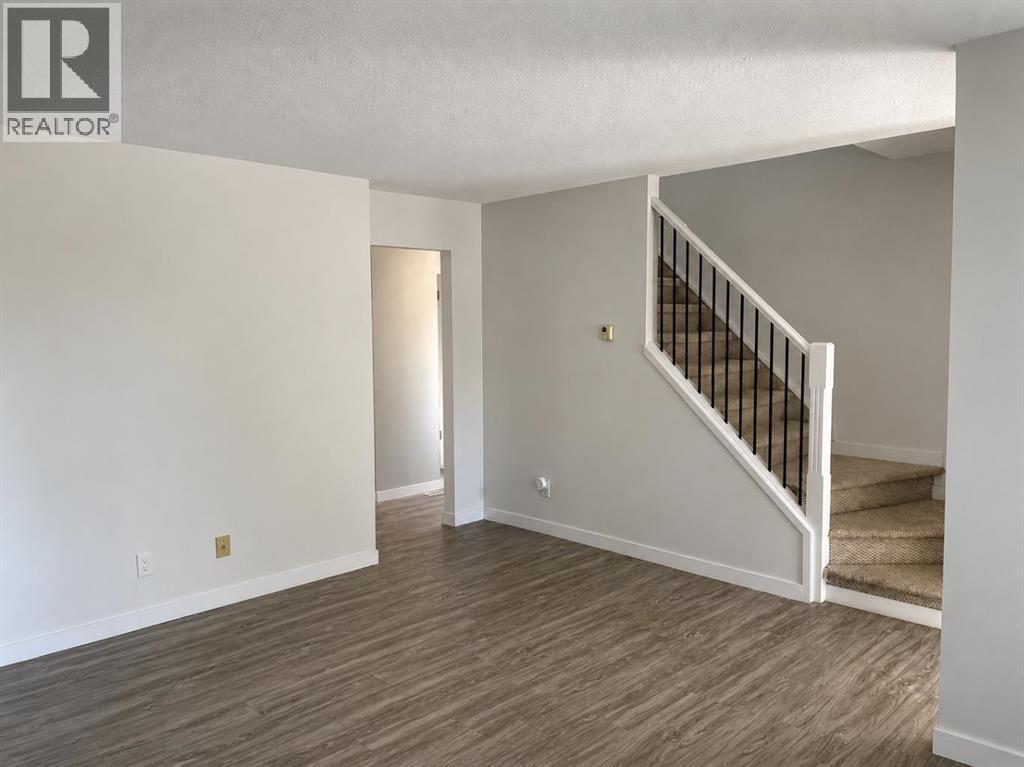252 Templeview Way NE