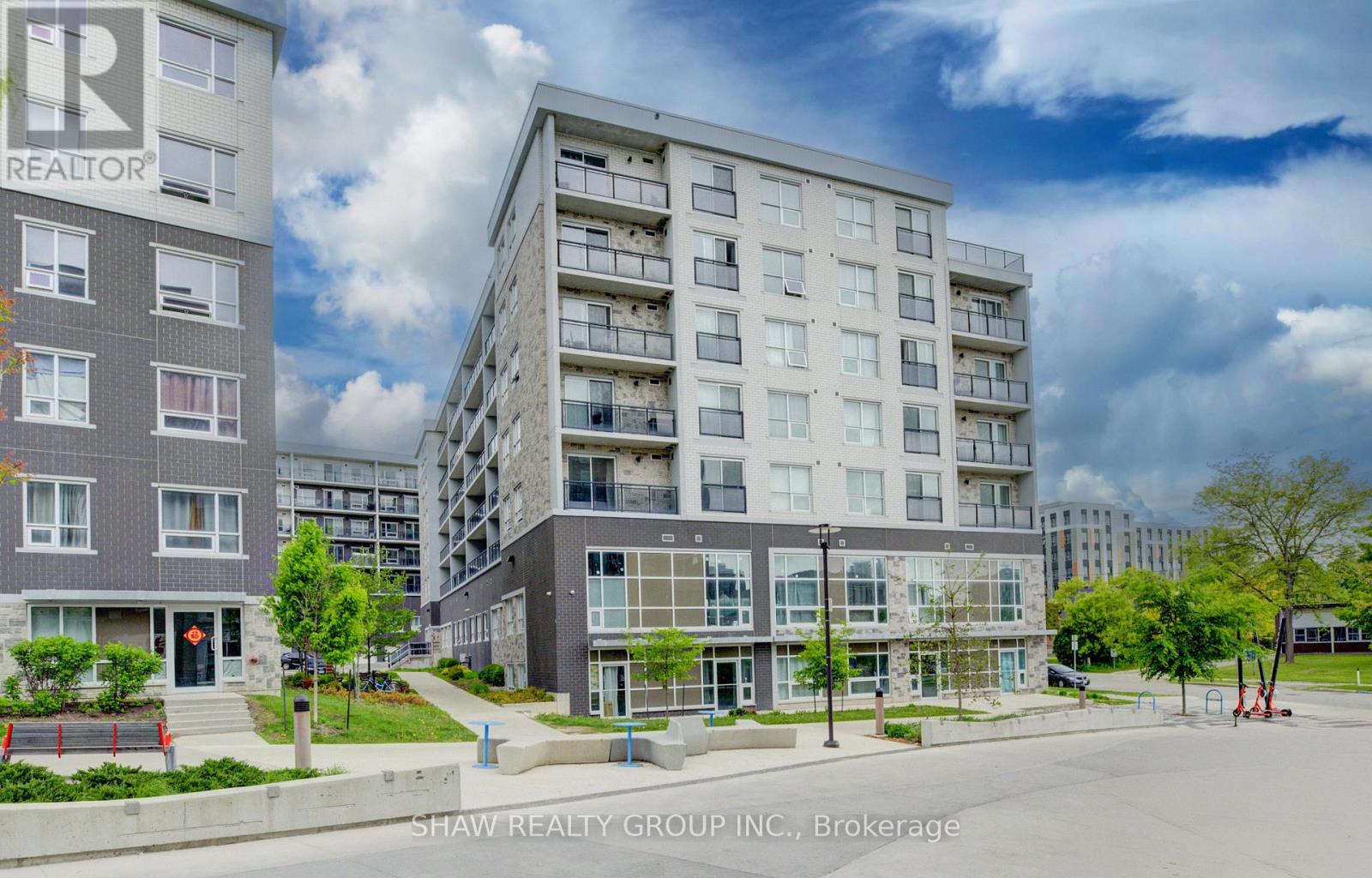 G105 - 275 LARCH STREET