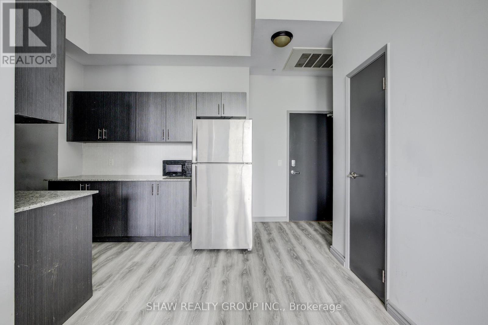 G105 - 275 LARCH STREET