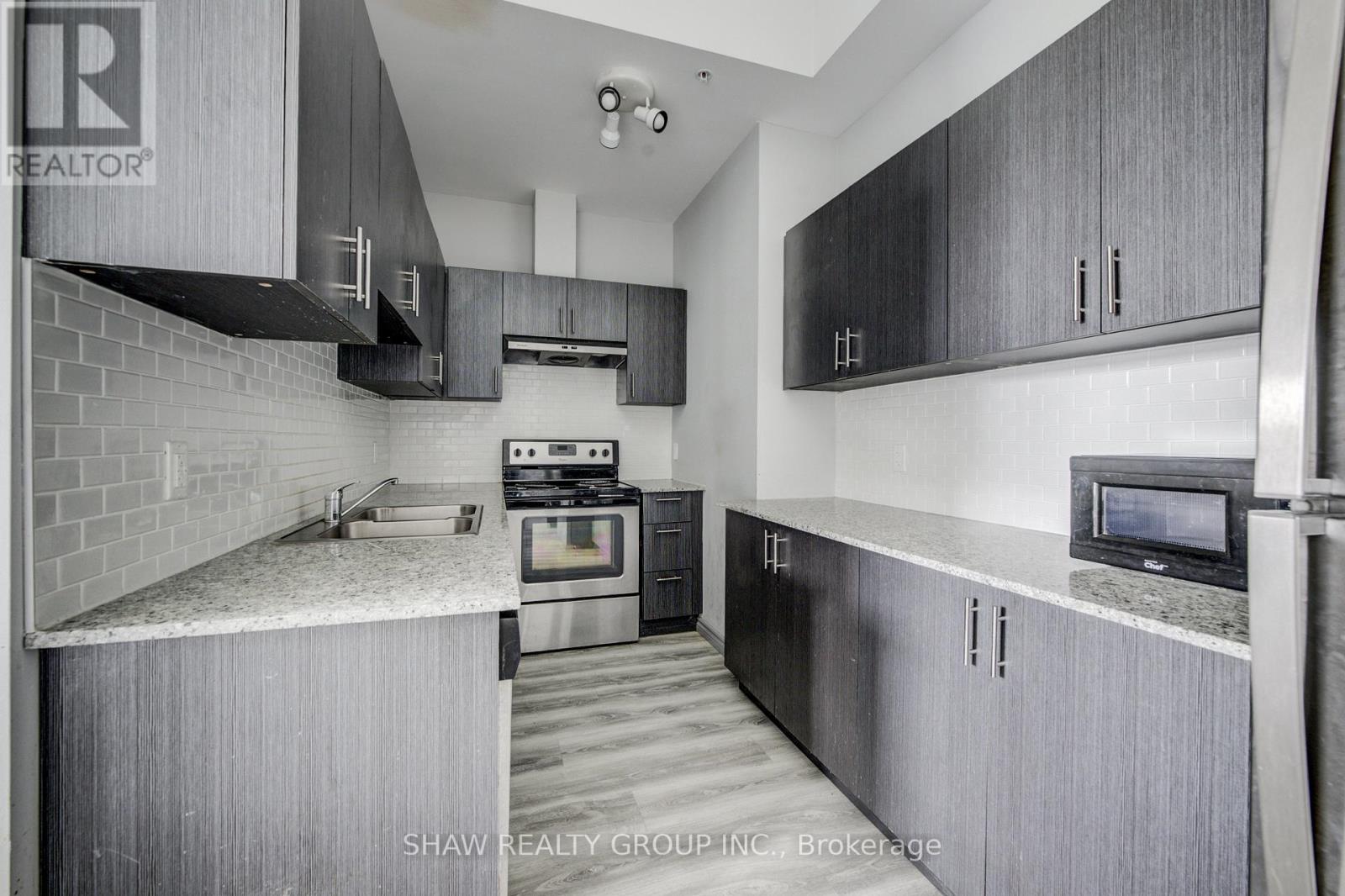 G105 - 275 LARCH STREET