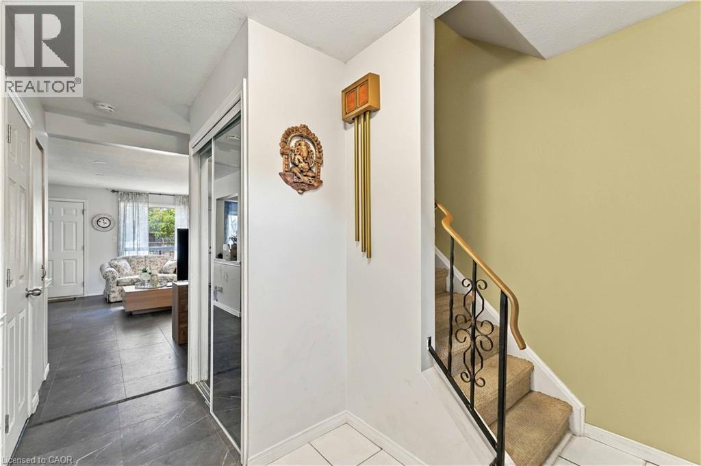 899 STONE CHURCH Road E Unit# 4