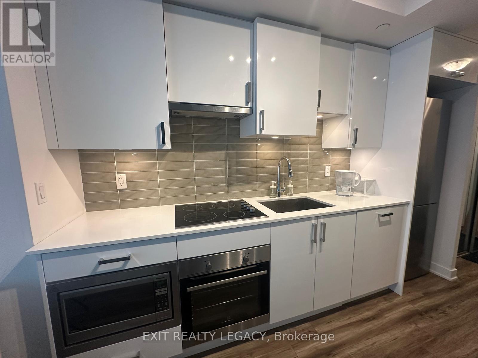 3507 - 99 BROADWAY AVENUE - Photo 4