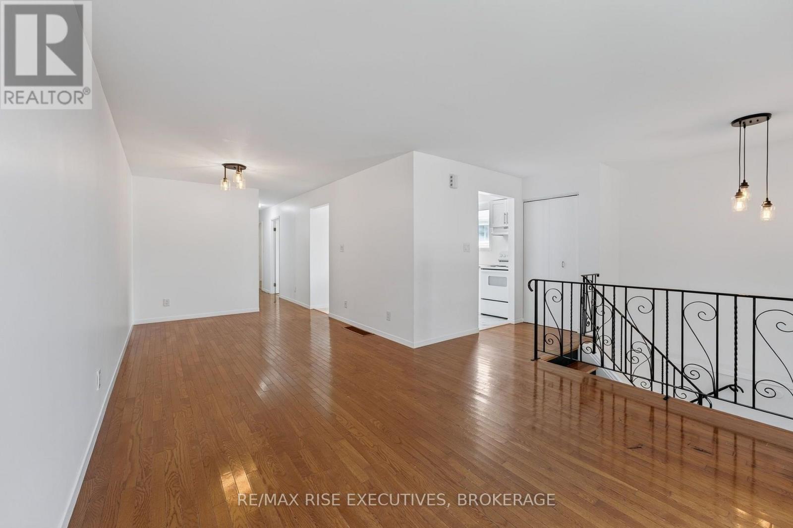 385 MELANIE AVENUE