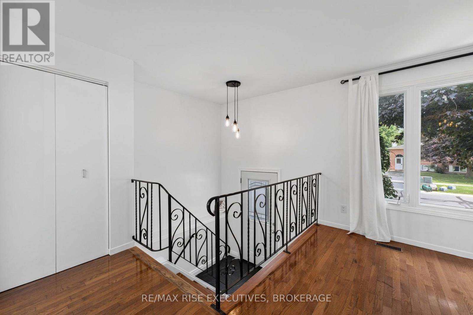 385 MELANIE AVENUE