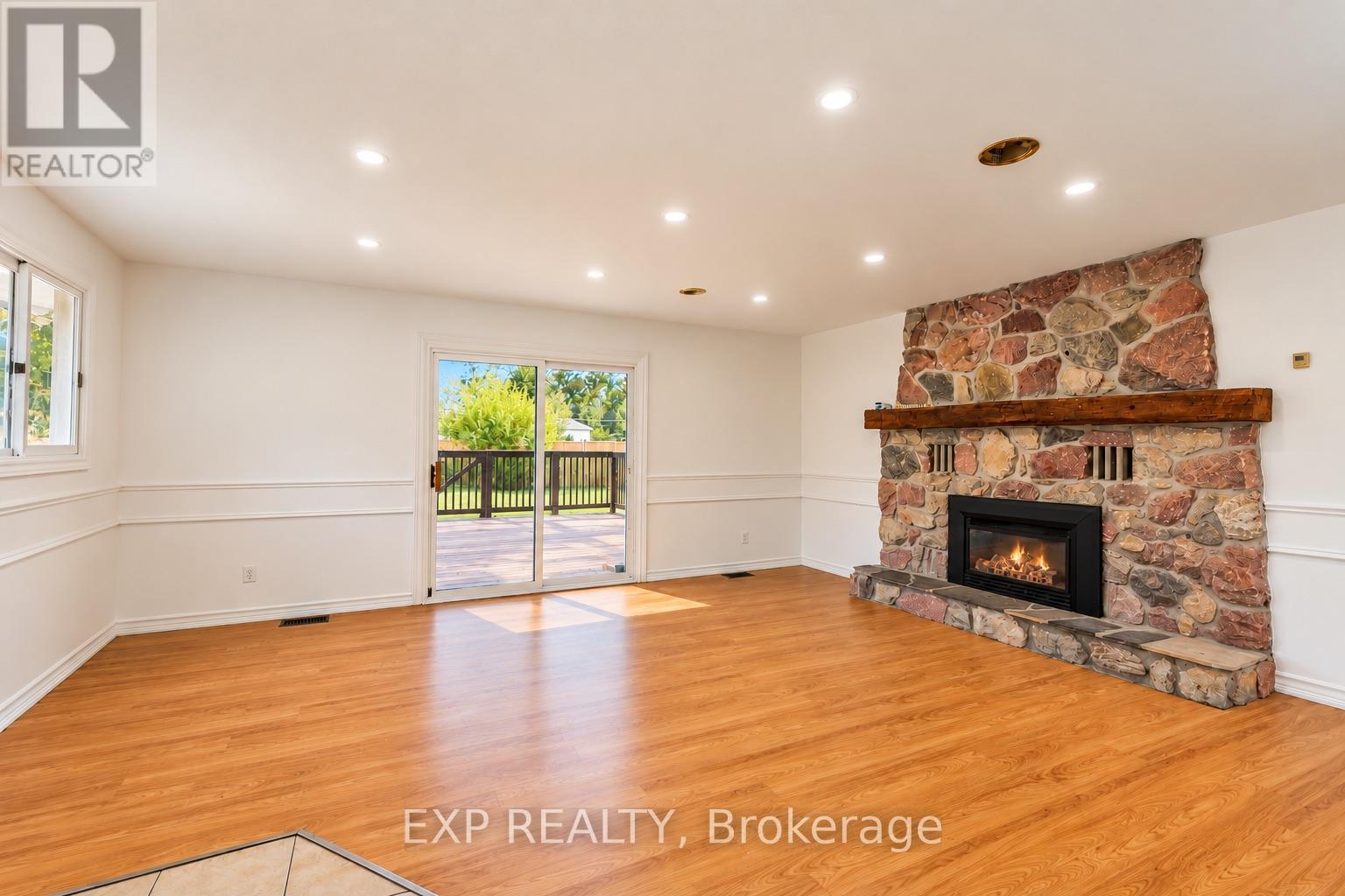 1085 SAINT LAURENT DRIVE