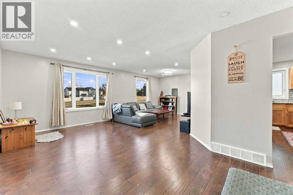95 Rundleson Way NE