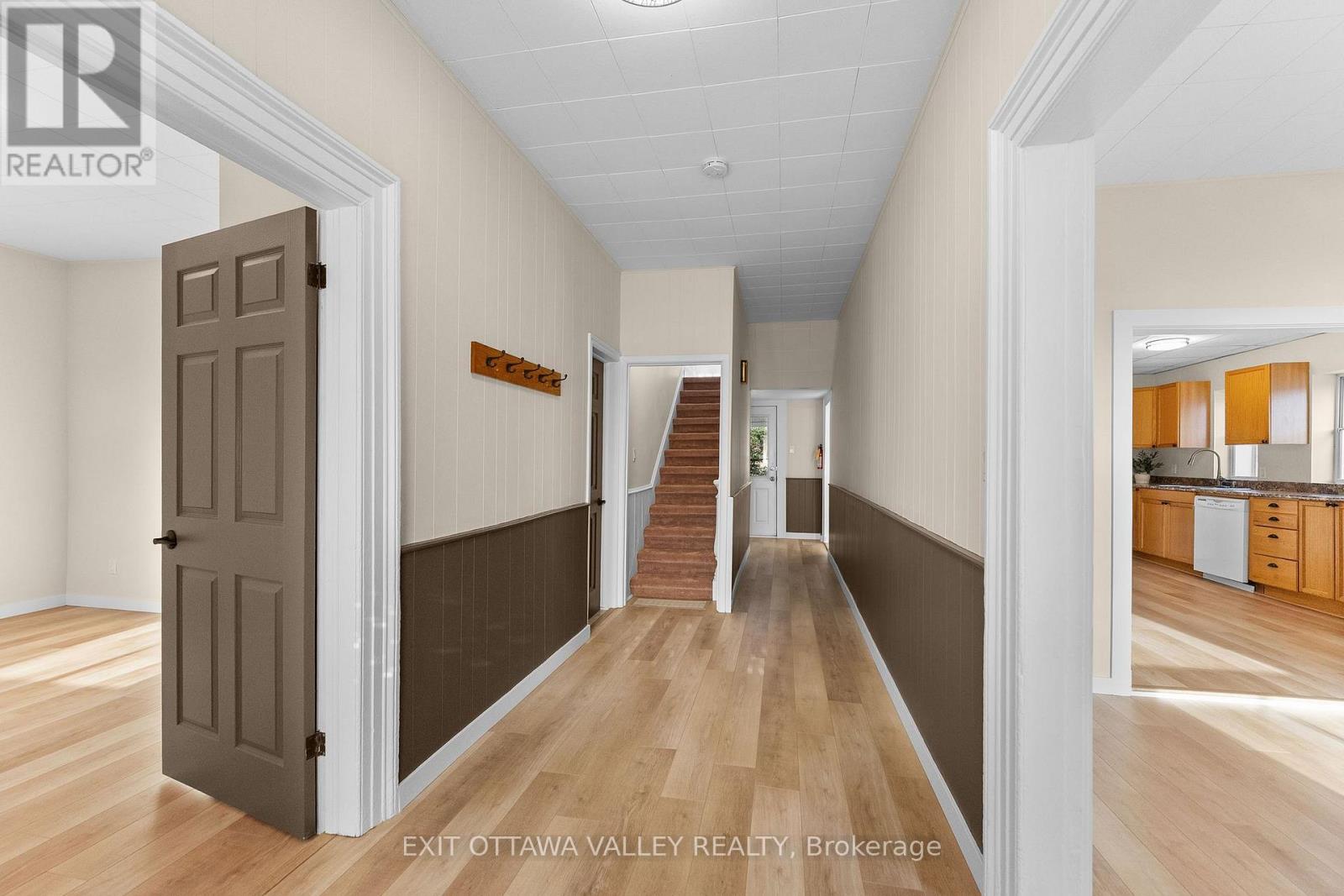 164 MAPLE AVENUE - Photo 4