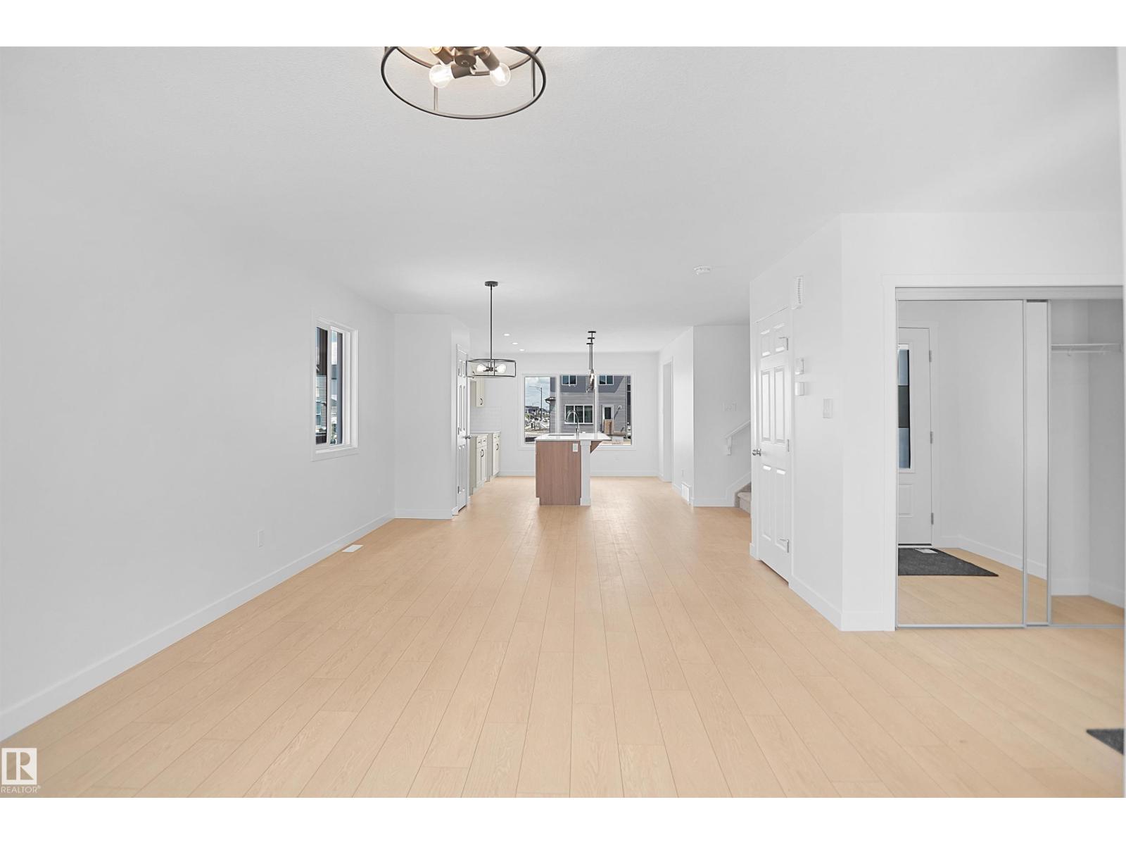 7303 181 AV NW