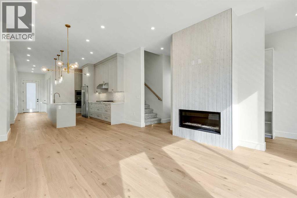 1906 5 Street NE