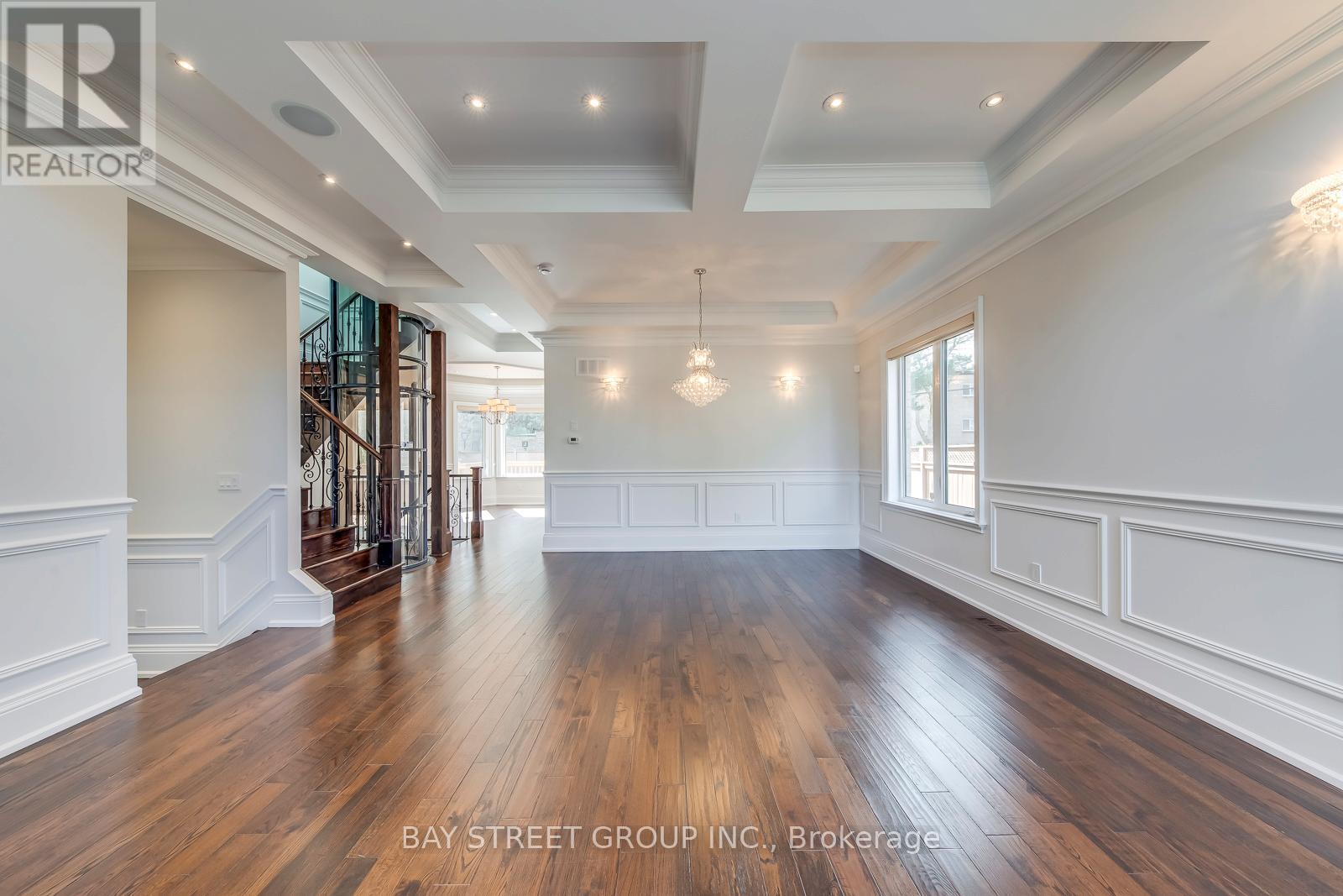 39 FOXWARREN DRIVE