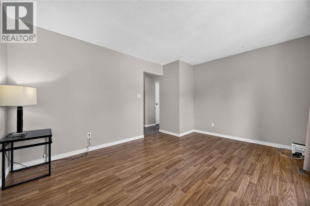 1217 Thistledown AVENUE - Photo 4
