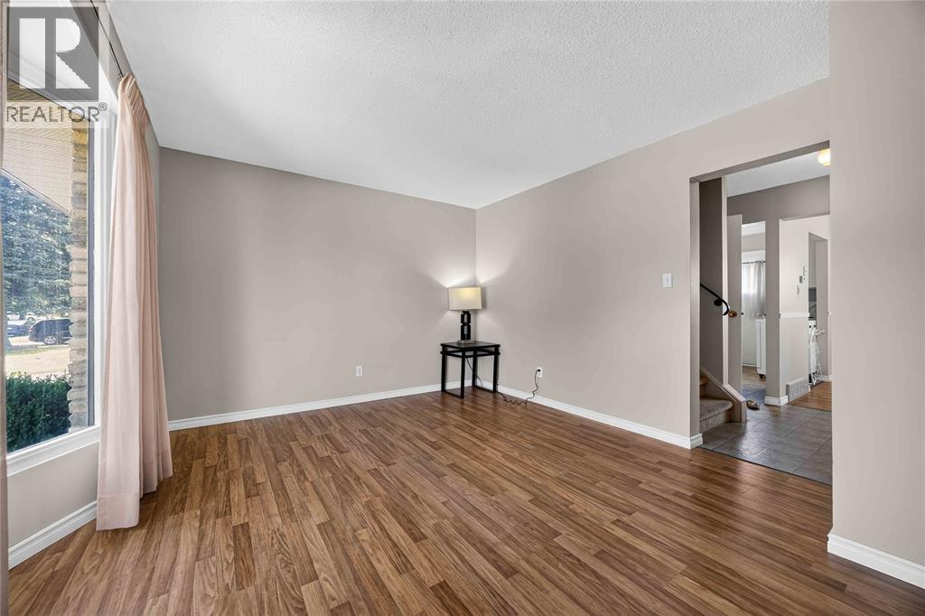 1217 Thistledown AVENUE - Photo 3