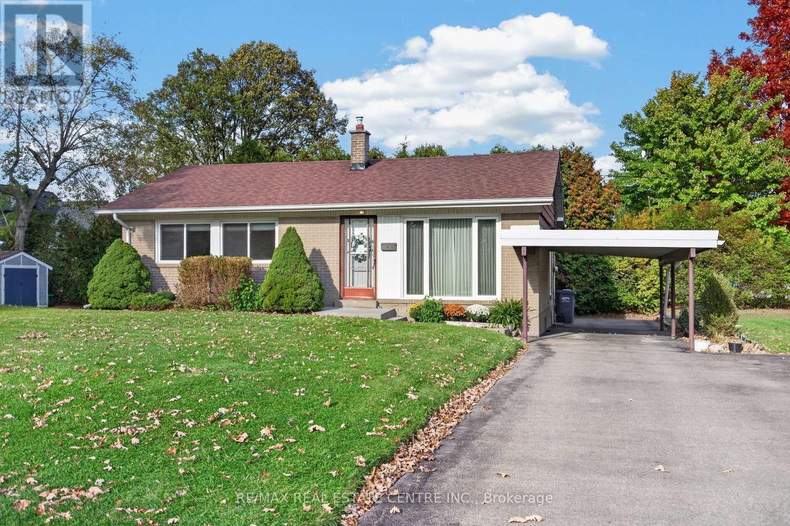 226 ELMWOOD CRESCENT
