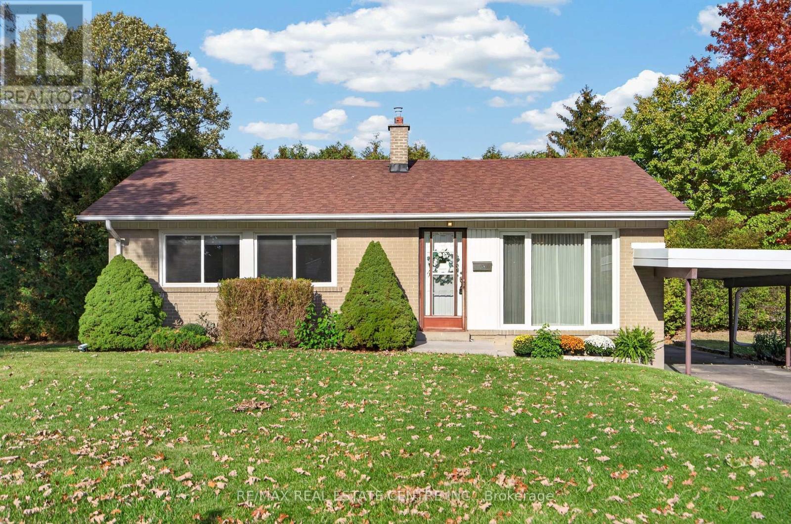 226 ELMWOOD CRESCENT