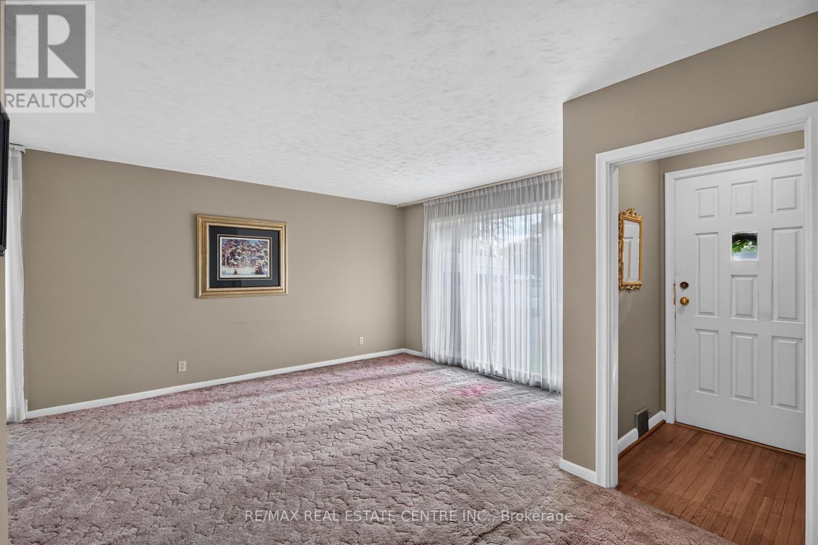 226 ELMWOOD CRESCENT
