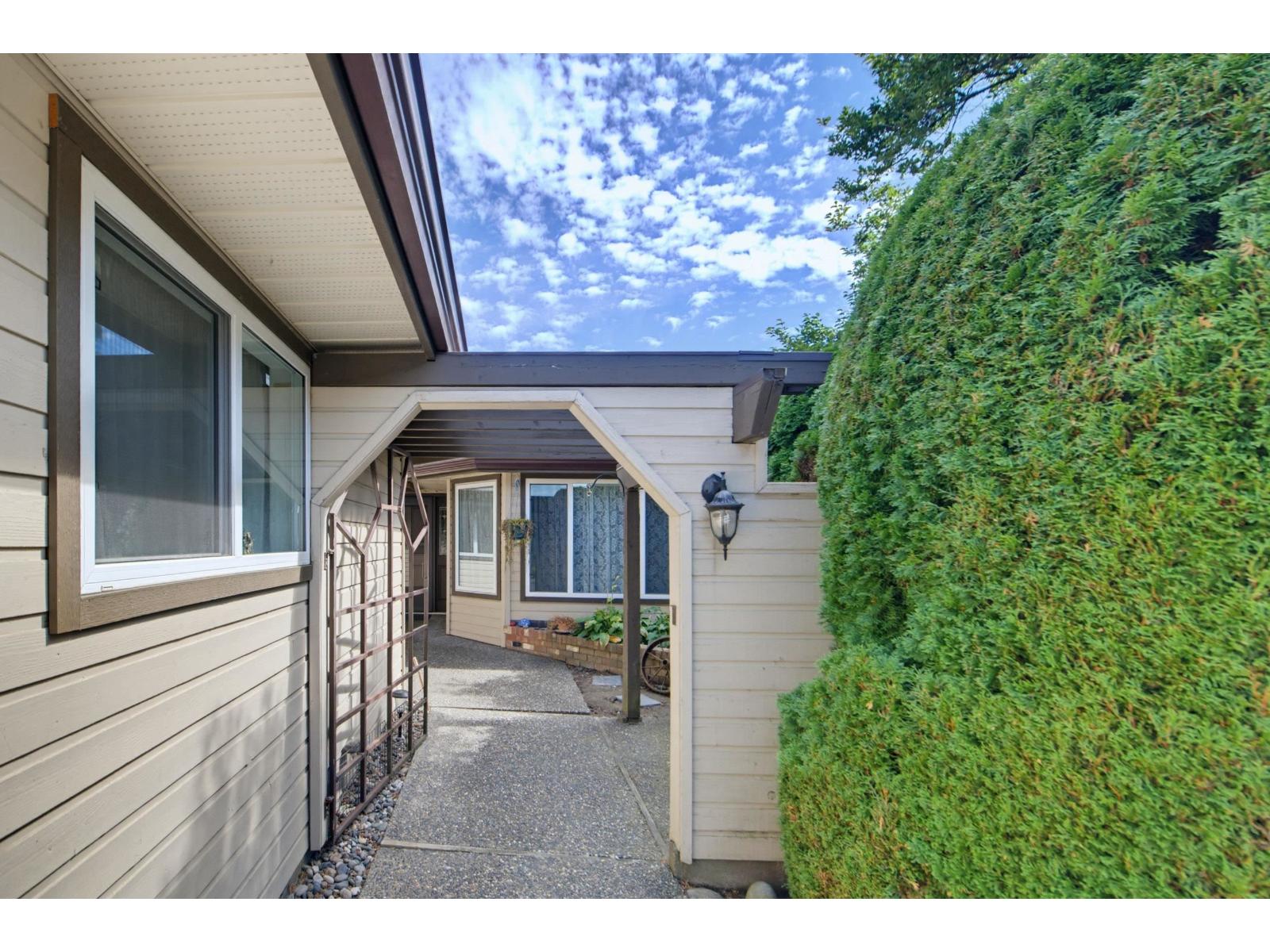 7 9515 WOODBINE STREET, Chilliwack Proper East