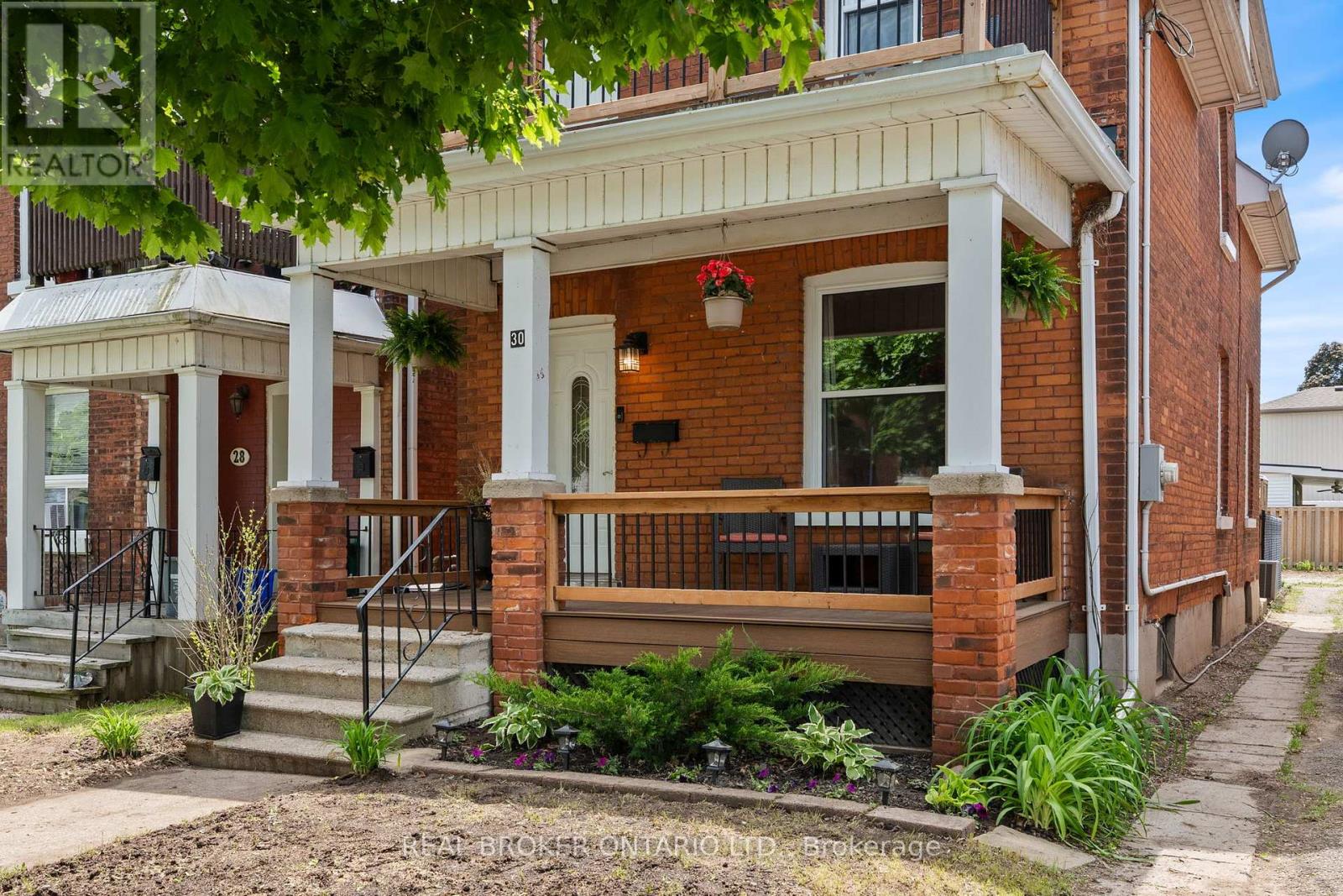 30 DUNDAS STREET