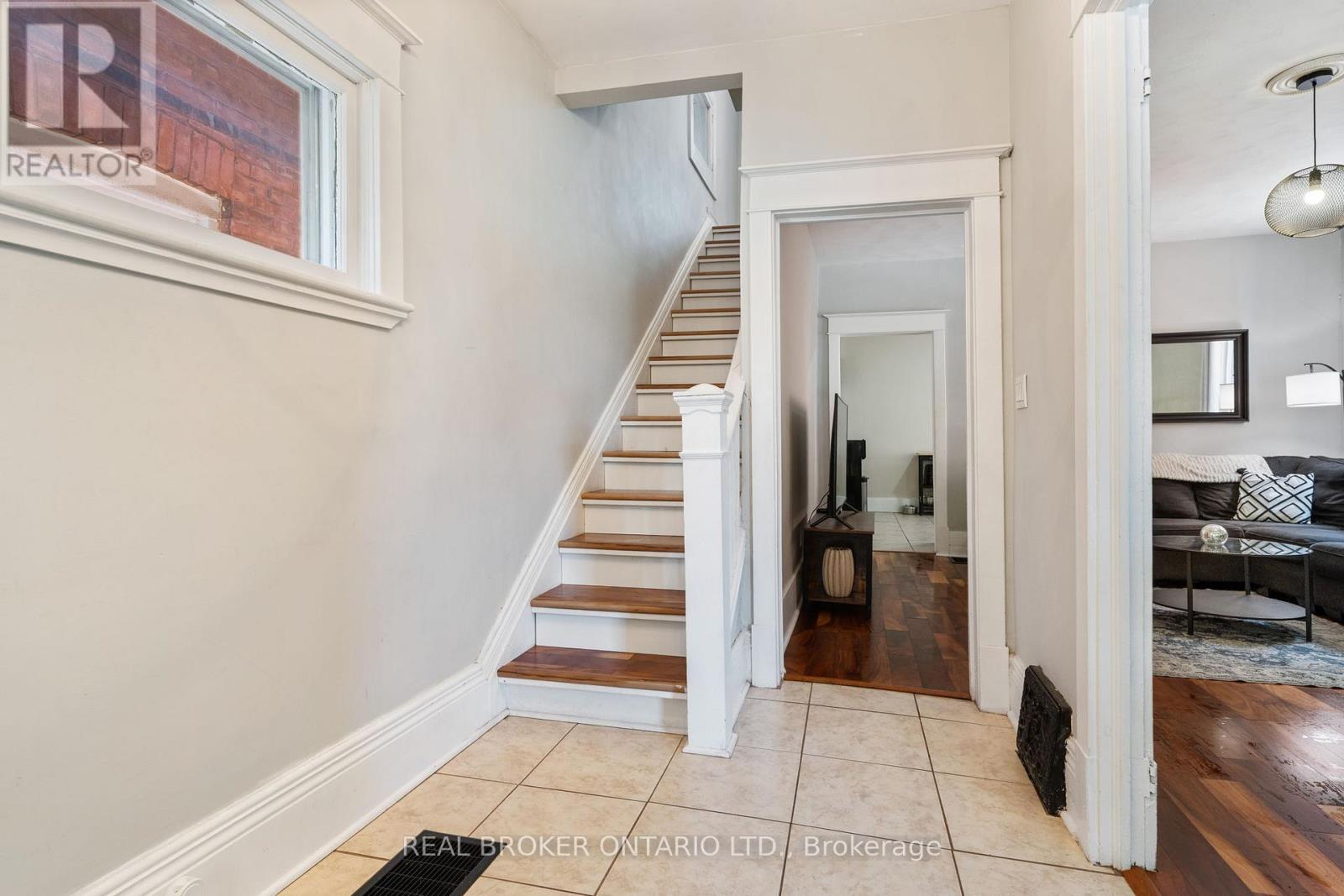 30 DUNDAS STREET
