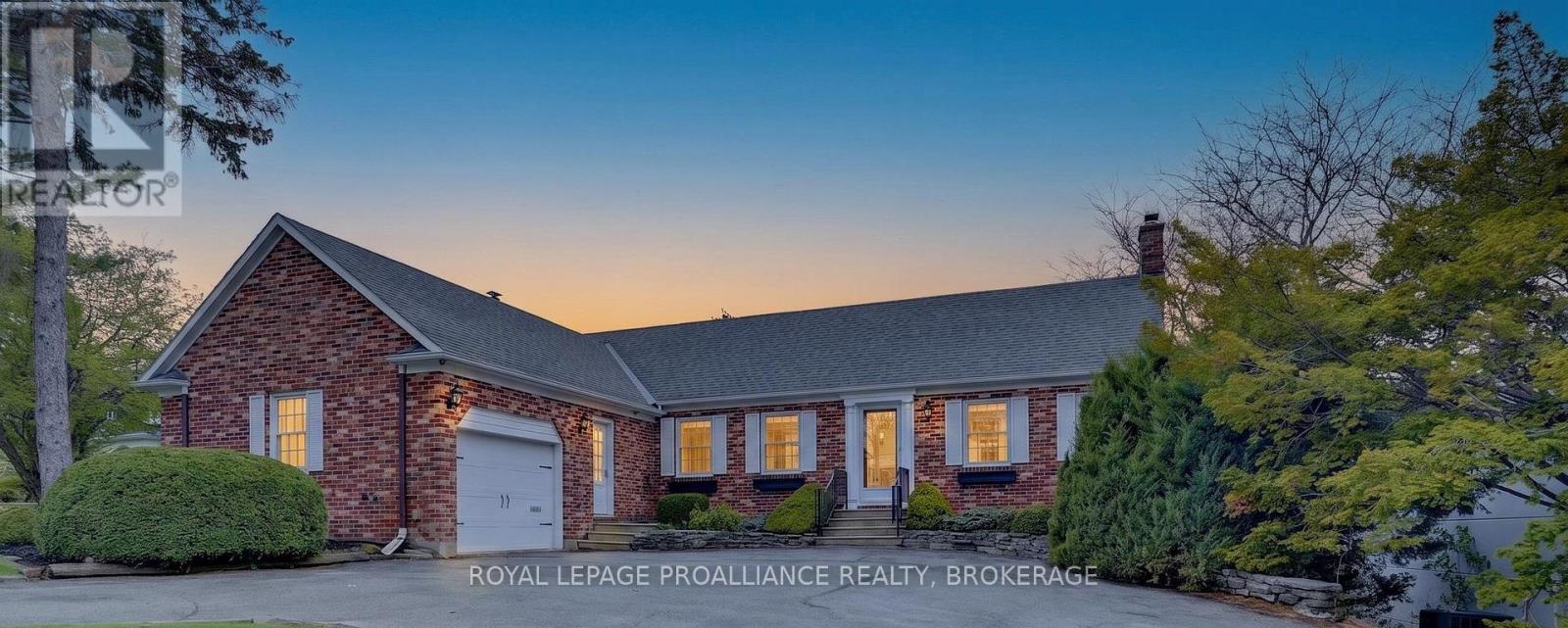 209 FAIRWAY HILL CRESCENT