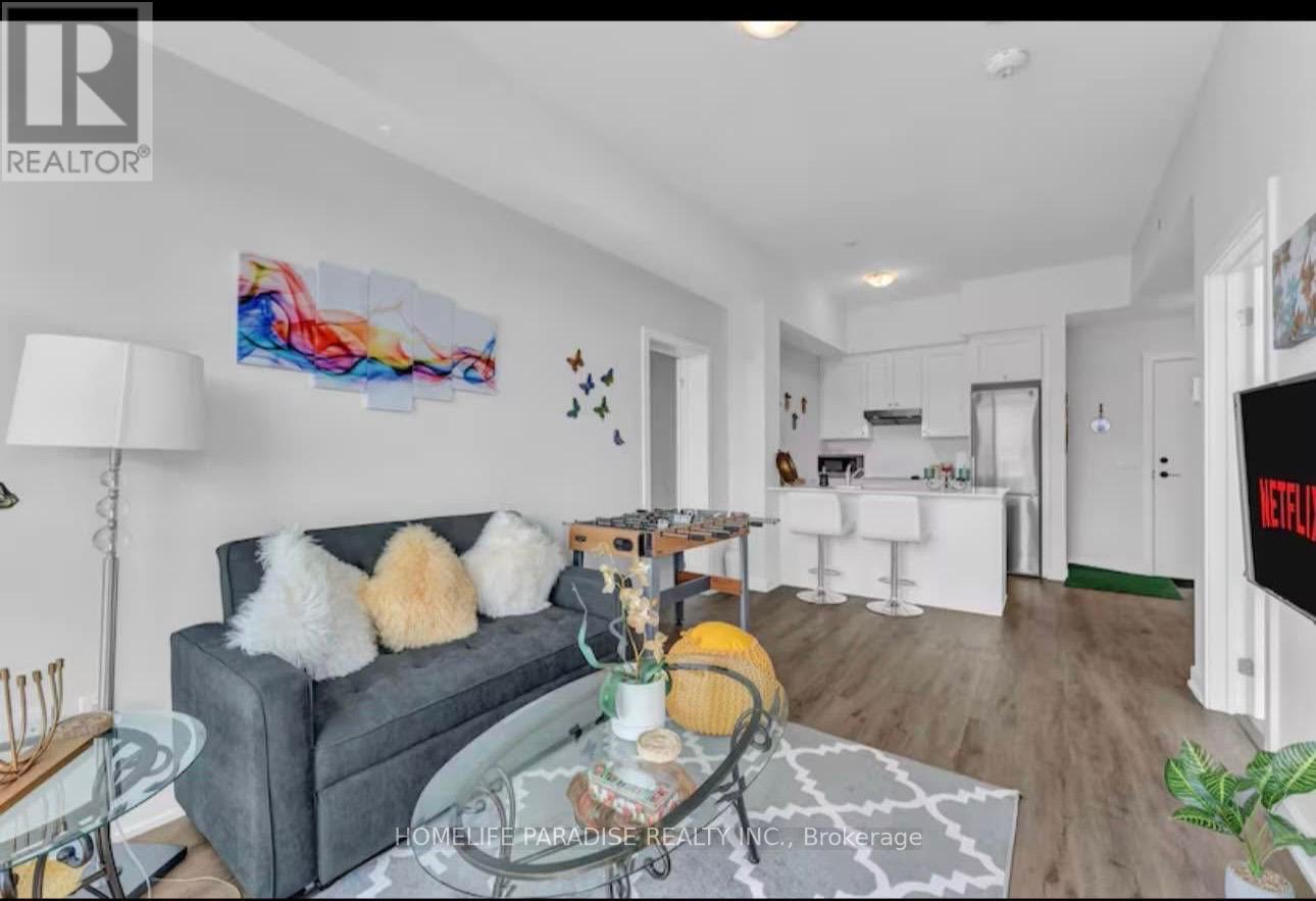 605 - 600 N SERVICE RD ROAD N