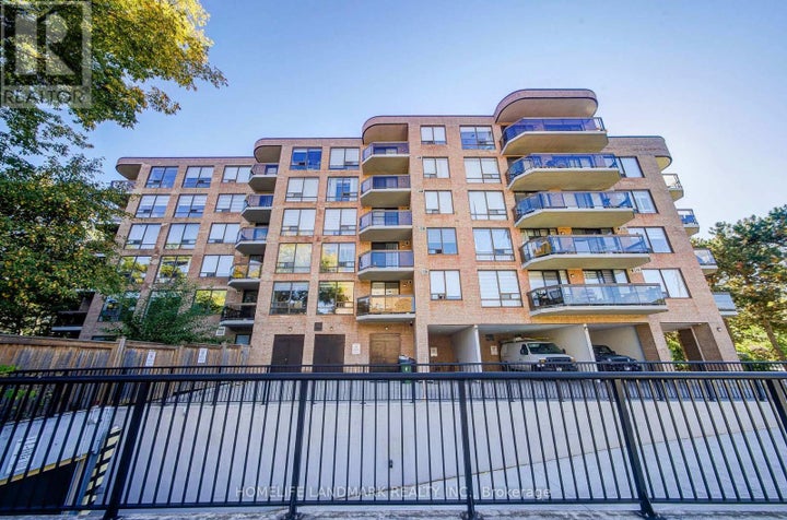 Photo 1 of 48 — 301 - 96 FIFESHIRE ROAD, Toronto (St. Andrew-Windfields), ON M2L 2X9
